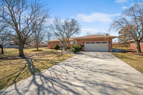 Tiny photo for 401 Meadow Lane, Walbridge, OH 43465 (MLS # 10006188)