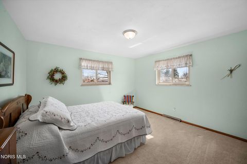 Tiny photo for 401 Meadow Lane, Walbridge, OH 43465 (MLS # 10006188)