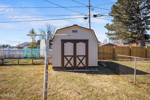 Tiny photo for 401 Meadow Lane, Walbridge, OH 43465 (MLS # 10006188)