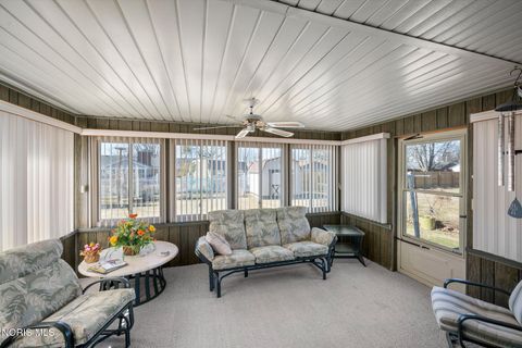 Tiny photo for 401 Meadow Lane, Walbridge, OH 43465 (MLS # 10006188)