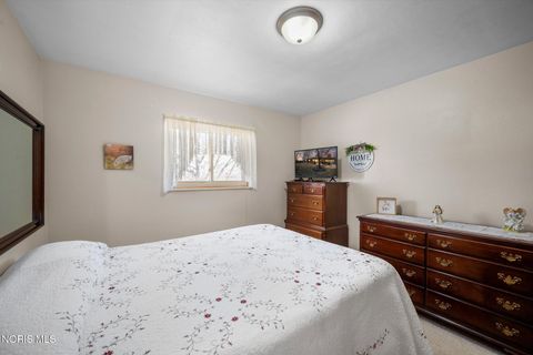 Tiny photo for 401 Meadow Lane, Walbridge, OH 43465 (MLS # 10006188)