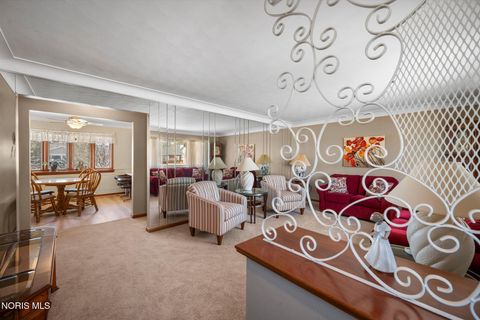 Tiny photo for 401 Meadow Lane, Walbridge, OH 43465 (MLS # 10006188)