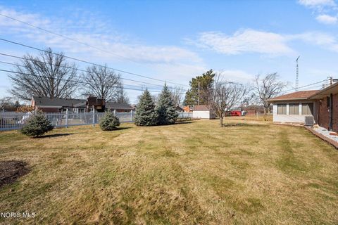 Tiny photo for 401 Meadow Lane, Walbridge, OH 43465 (MLS # 10006188)