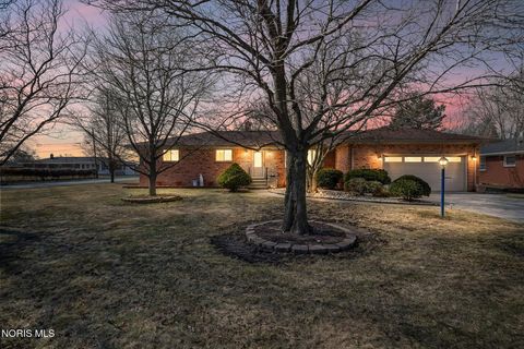 Photo of 401 Meadow Lane, Walbridge, OH 43465 (MLS # 10006188)