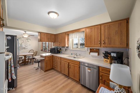 Tiny photo for 401 Meadow Lane, Walbridge, OH 43465 (MLS # 10006188)