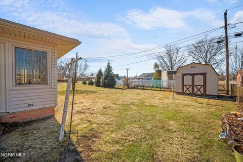 Tiny photo for 401 Meadow Lane, Walbridge, OH 43465 (MLS # 10006188)