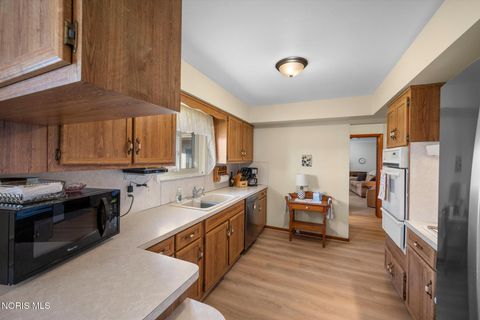 Tiny photo for 401 Meadow Lane, Walbridge, OH 43465 (MLS # 10006188)