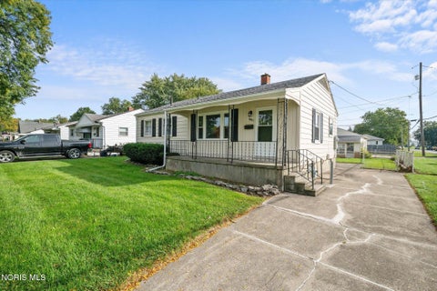 Tiny photo for 1831 Schomberg Street, Toledo, OH 43605 (MLS # 10014634)