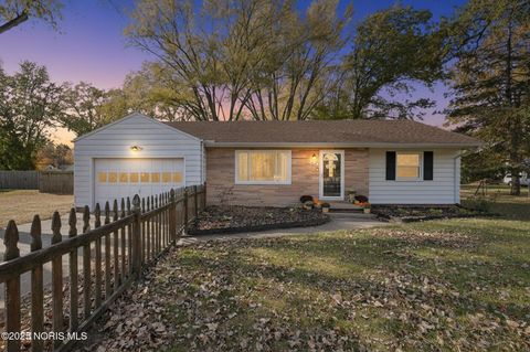 Photo of 827 N Holland Sylvania Road, Toledo, OH 43615 (MLS # 10000929)
