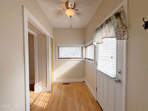 Tiny photo for 136 E Leroy Avenue, Bowling Green, OH 43402 (MLS # 10004179)