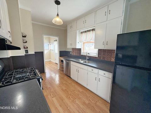 Tiny photo for 136 E Leroy Avenue, Bowling Green, OH 43402 (MLS # 10004179)