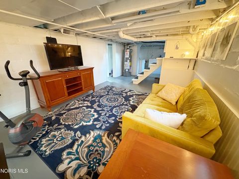 Tiny photo for 136 E Leroy Avenue, Bowling Green, OH 43402 (MLS # 10004179)