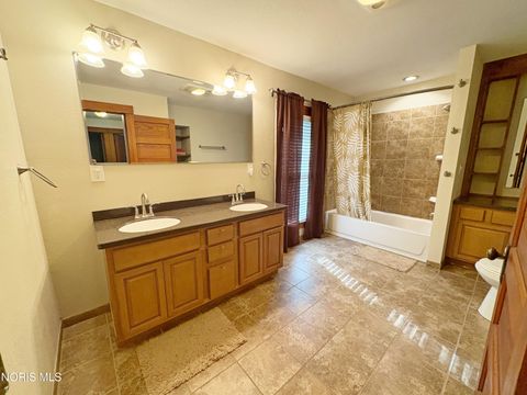 Tiny photo for 136 E Leroy Avenue, Bowling Green, OH 43402 (MLS # 10004179)