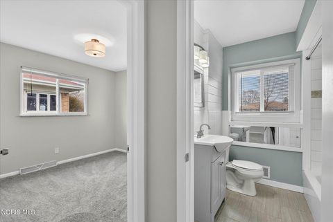 Tiny photo for 5159 Grosse Point Parkway, Toledo, OH 43611 (MLS # 10005358)