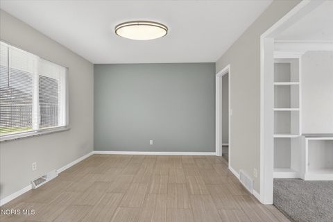 Tiny photo for 5159 Grosse Point Parkway, Toledo, OH 43611 (MLS # 10005358)