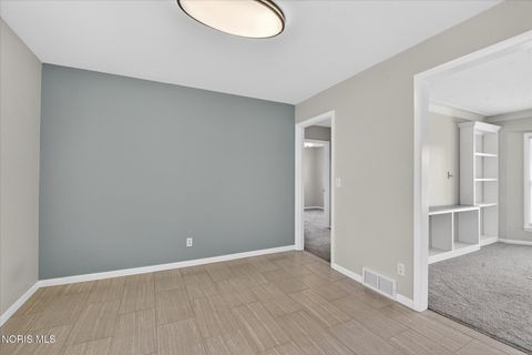 Tiny photo for 5159 Grosse Point Parkway, Toledo, OH 43611 (MLS # 10005358)