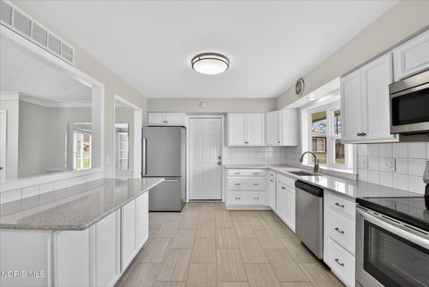 Tiny photo for 5159 Grosse Point Parkway, Toledo, OH 43611 (MLS # 10005358)