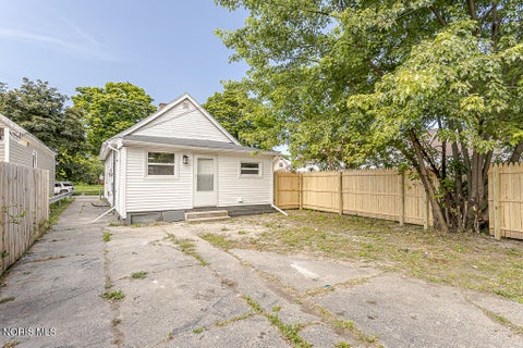 Tiny photo for 346 E Streicher Street, Toledo, OH 43608 (MLS # 10009788)