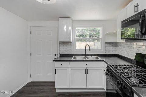 Tiny photo for 346 E Streicher Street, Toledo, OH 43608 (MLS # 10009788)