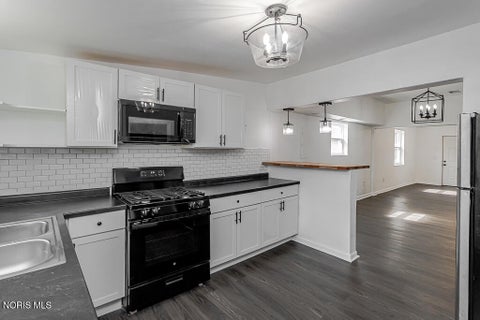 Tiny photo for 346 E Streicher Street, Toledo, OH 43608 (MLS # 10009788)