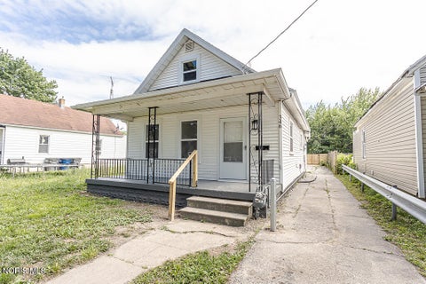 Tiny photo for 346 E Streicher Street, Toledo, OH 43608 (MLS # 10009788)