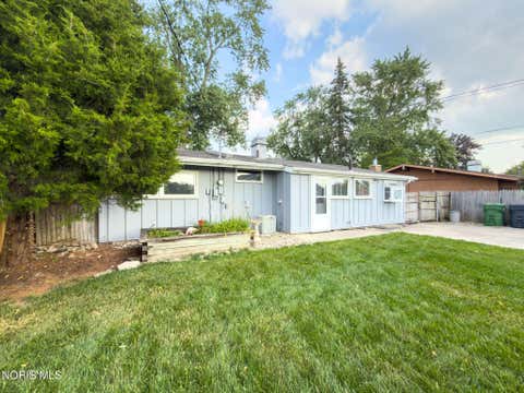 Tiny photo for 1001 Village Trail Road, Maumee, OH 43537 (MLS # 10011287)