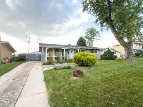 Tiny photo for 1001 Village Trail Road, Maumee, OH 43537 (MLS # 10011287)