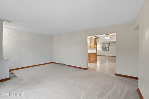 Tiny photo for 112 Tyler Drive, Walbridge, OH 43465 (MLS # 10000217)