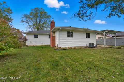 Tiny photo for 112 Tyler Drive, Walbridge, OH 43465 (MLS # 10000217)