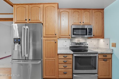 Tiny photo for 112 Tyler Drive, Walbridge, OH 43465 (MLS # 10000217)