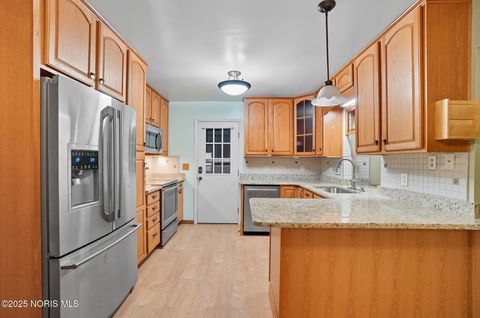 Tiny photo for 112 Tyler Drive, Walbridge, OH 43465 (MLS # 10000217)