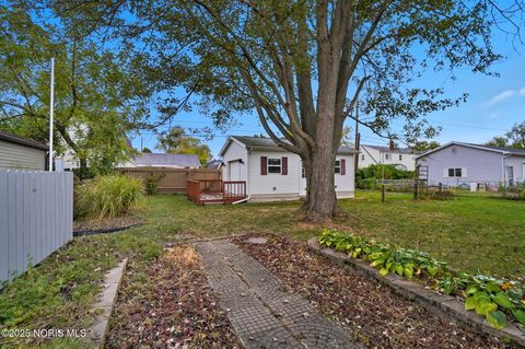 Tiny photo for 112 Tyler Drive, Walbridge, OH 43465 (MLS # 10000217)
