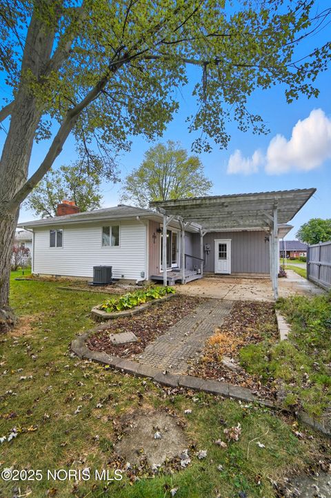 Tiny photo for 112 Tyler Drive, Walbridge, OH 43465 (MLS # 10000217)