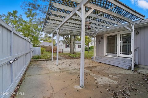 Tiny photo for 112 Tyler Drive, Walbridge, OH 43465 (MLS # 10000217)