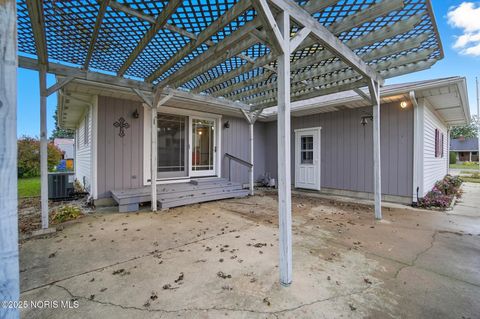 Tiny photo for 112 Tyler Drive, Walbridge, OH 43465 (MLS # 10000217)