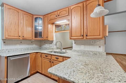 Tiny photo for 112 Tyler Drive, Walbridge, OH 43465 (MLS # 10000217)