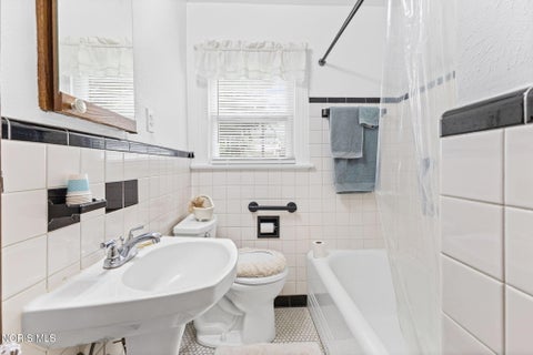 Tiny photo for 1430 Schuyler Road, Toledo, OH 43612 (MLS # 10010648)