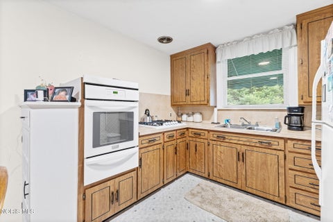 Tiny photo for 1430 Schuyler Road, Toledo, OH 43612 (MLS # 10010648)