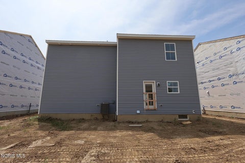 Tiny photo for 924 Creekside Lane, Bowling Green, OH 43402 (MLS # 10012452)
