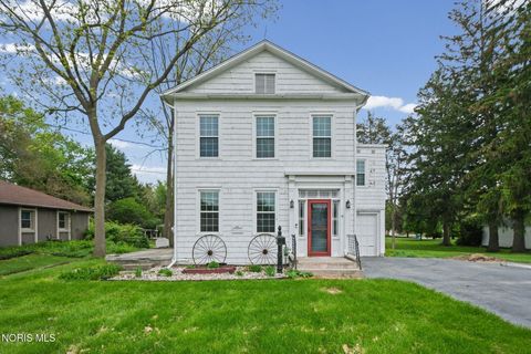 Photo of 230 N River Road, Waterville, OH 43566 (MLS # 10007558)