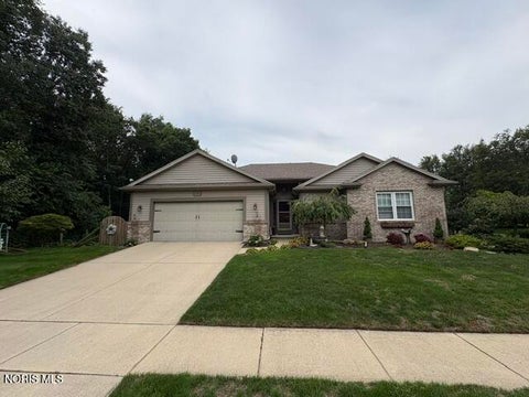 Photo of 2103 Woodmere Court, Toledo, OH 43615 (MLS # 10013514)