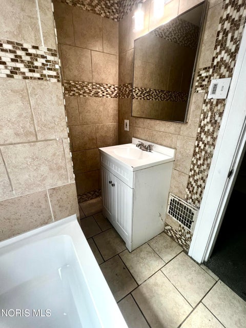 Tiny photo for 514 Brighton Avenue, Toledo, OH 43609 (MLS # 10013561)