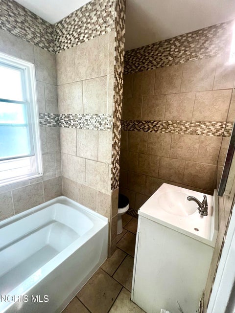 Tiny photo for 514 Brighton Avenue, Toledo, OH 43609 (MLS # 10013561)