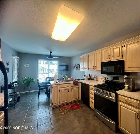 Tiny photo for 2347 Mckivett Drive, Toledo, OH 43615 (MLS # 10002904)