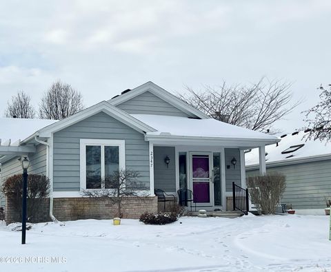 Photo of 2347 Mckivett Drive, Toledo, OH 43615 (MLS # 10002904)