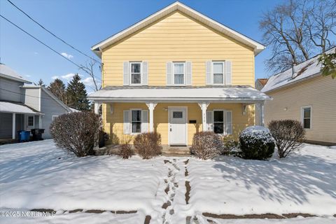 Photo of 330 Liberty Street, Bowling Green, OH 43402 (MLS # 10001958)
