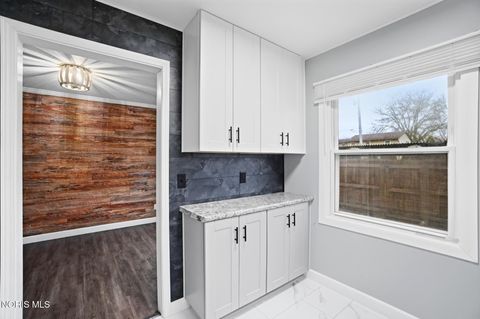 Tiny photo for 6655 Garden Road, Maumee, OH 43537 (MLS # 10004383)