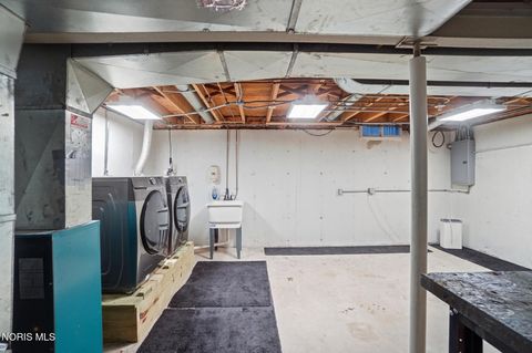 Tiny photo for 6655 Garden Road, Maumee, OH 43537 (MLS # 10004383)