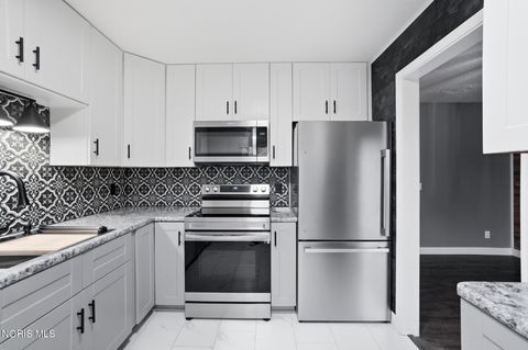 Tiny photo for 6655 Garden Road, Maumee, OH 43537 (MLS # 10004383)