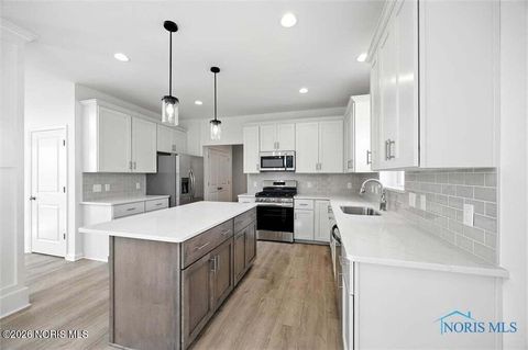 Tiny photo for 153 Bentley Drive, Perrysburg, OH 43551 (MLS # 10003753)